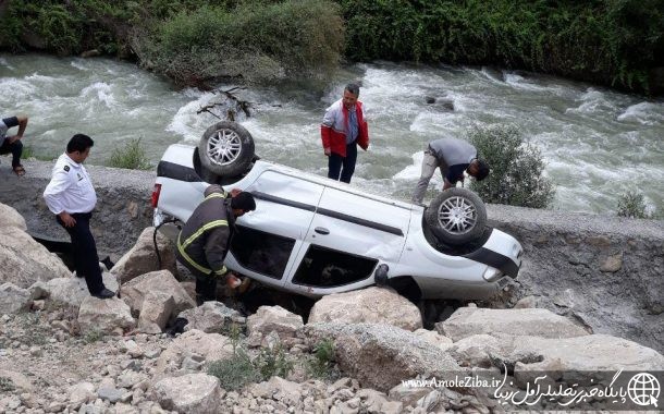 سقوط خودروی L90 به دره و رودخانه در محور هراز / 2 نفر جان باختند